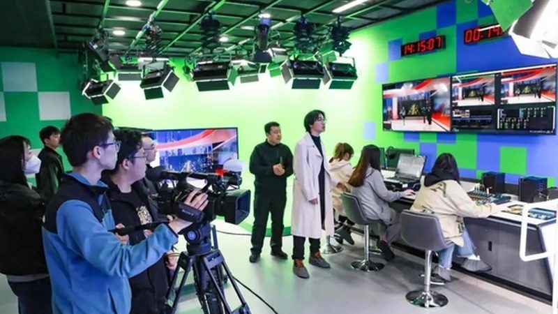 成都传媒公司的收费标准通常由以下几部分构成：